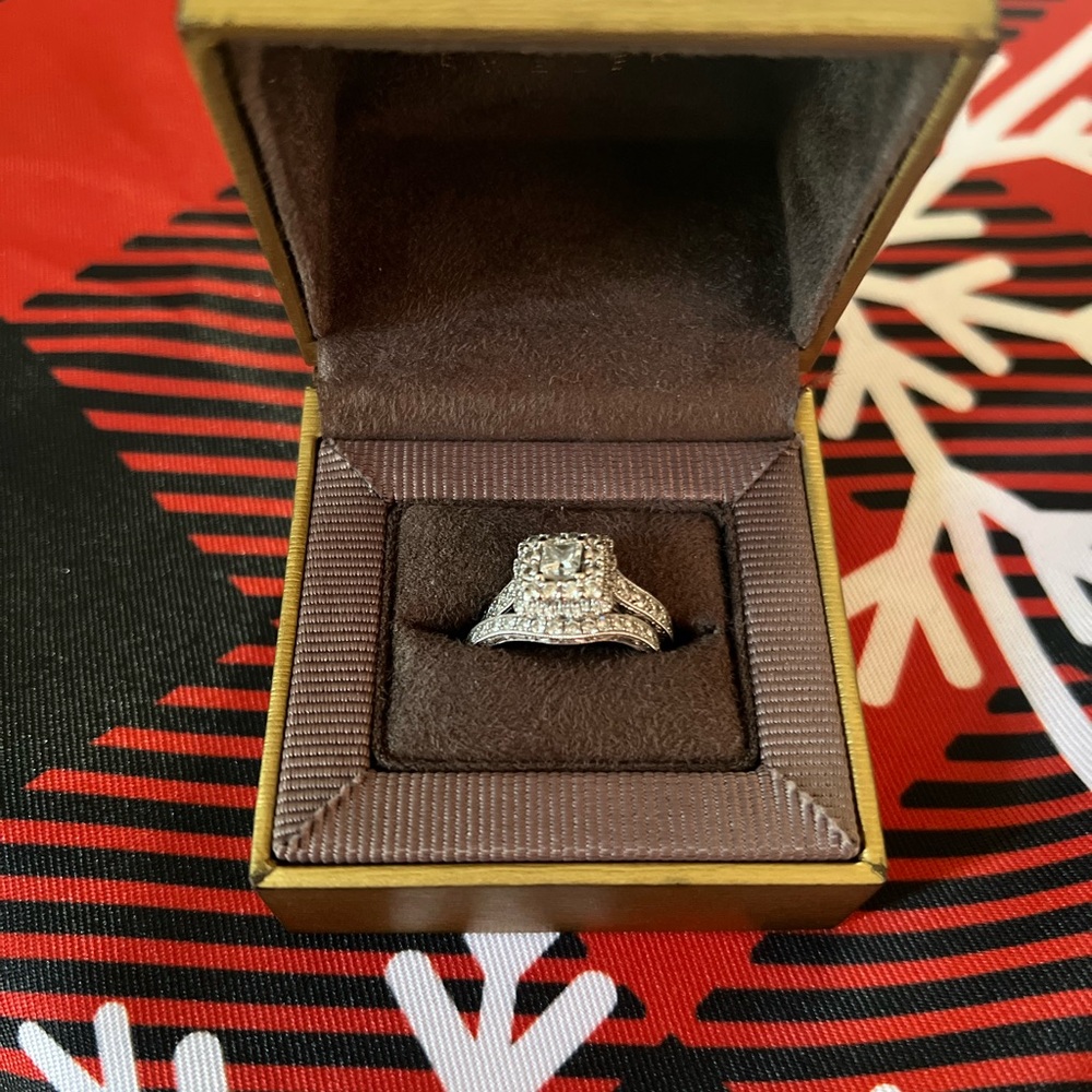 Elegant Wedding Ring Set